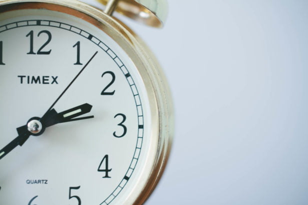 Топ помилок операторів кол центрів 3 numbers-time-watch-white